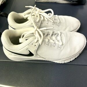 Nike Zoom Hyperrace 2 women’s volleyball shoes. White with black check. Size 9